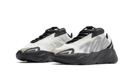 Adidas Yeezy 700 MNVN Bone - vue 2