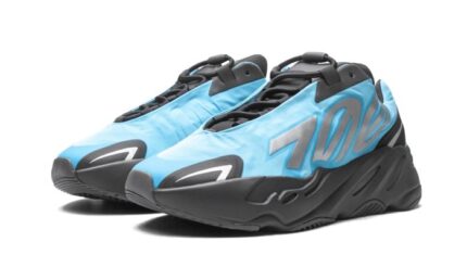 Adidas Yeezy 700 MNVN Bright Cyan - vue 2