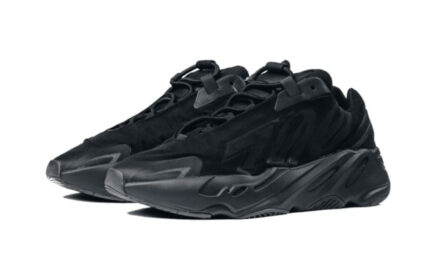 Adidas Yeezy 700 MNVN Triple Black - vue 2