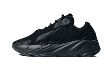 Adidas Yeezy 700 MNVN Triple Black authentique