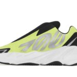 Adidas Yeezy Boost 700 MNVN Laceless Phosphor authentique