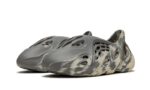 Adidas Yeezy Foam RNNR MXT Moon Gray - vue 2