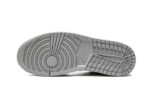 Air Jordan 1 Low SE Light Smoke Grey Gym Red - vue 4