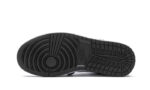 Air Jordan 1 Mid SE Sisterhood - vue 4
