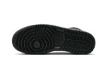 Air Jordan 1 Mid Triple Black (2022) - vue 3