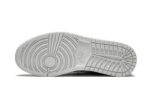 Air Jordan 1 Retro High Neutral Grey Hyper Crimson - vue 4