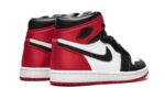 Air Jordan 1 Retro High Satin Black Toe - vue 3