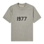 Fear of God Essentials 1977 T-Shirt Dark Oatmeal authentique