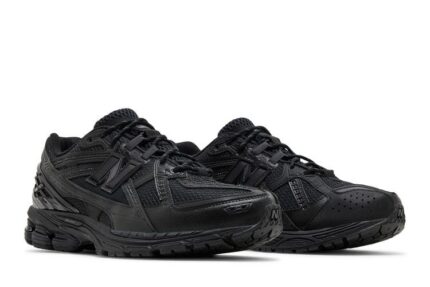 New Balance 1906U Triple Black - vue 2