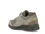 New Balance 2002R Protection Pack Brown - vue 4