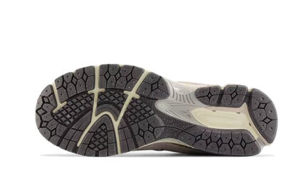 New Balance 2002R Rain Cloud Angora - vue 2