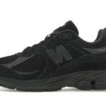 New Balance 2002R Triple Black Suede authentique