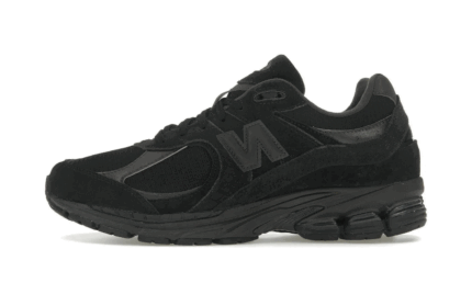 New Balance 2002R Triple Black Suede authentique