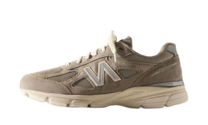 New Balance 990v4 MiUSA Kith Moonrock authentique