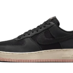Nike Air Force 1 Low '07 LX Black Red Stardust authentique