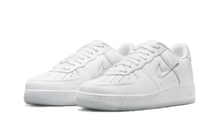 Nike Air Force 1 Low '07 Retro Color of the Month Jewel Swoosh Triple White - vue 2