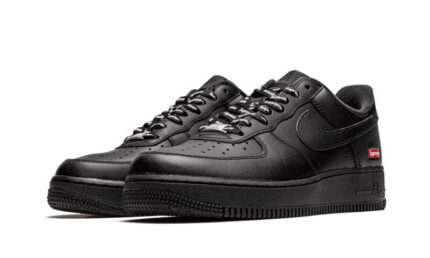 Nike Air Force 1 Low Black Supreme - vue 2