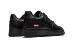 Nike Air Force 1 Low Black Supreme - vue 3