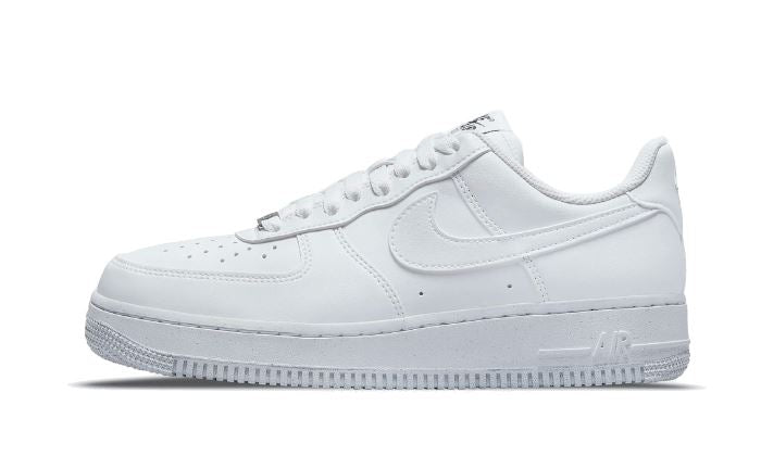 nike-air-force-1-low-next-nature-white-metallic-grey-680773 Nike Air Force 1 Low Next Nature White Metallic Grey authentique