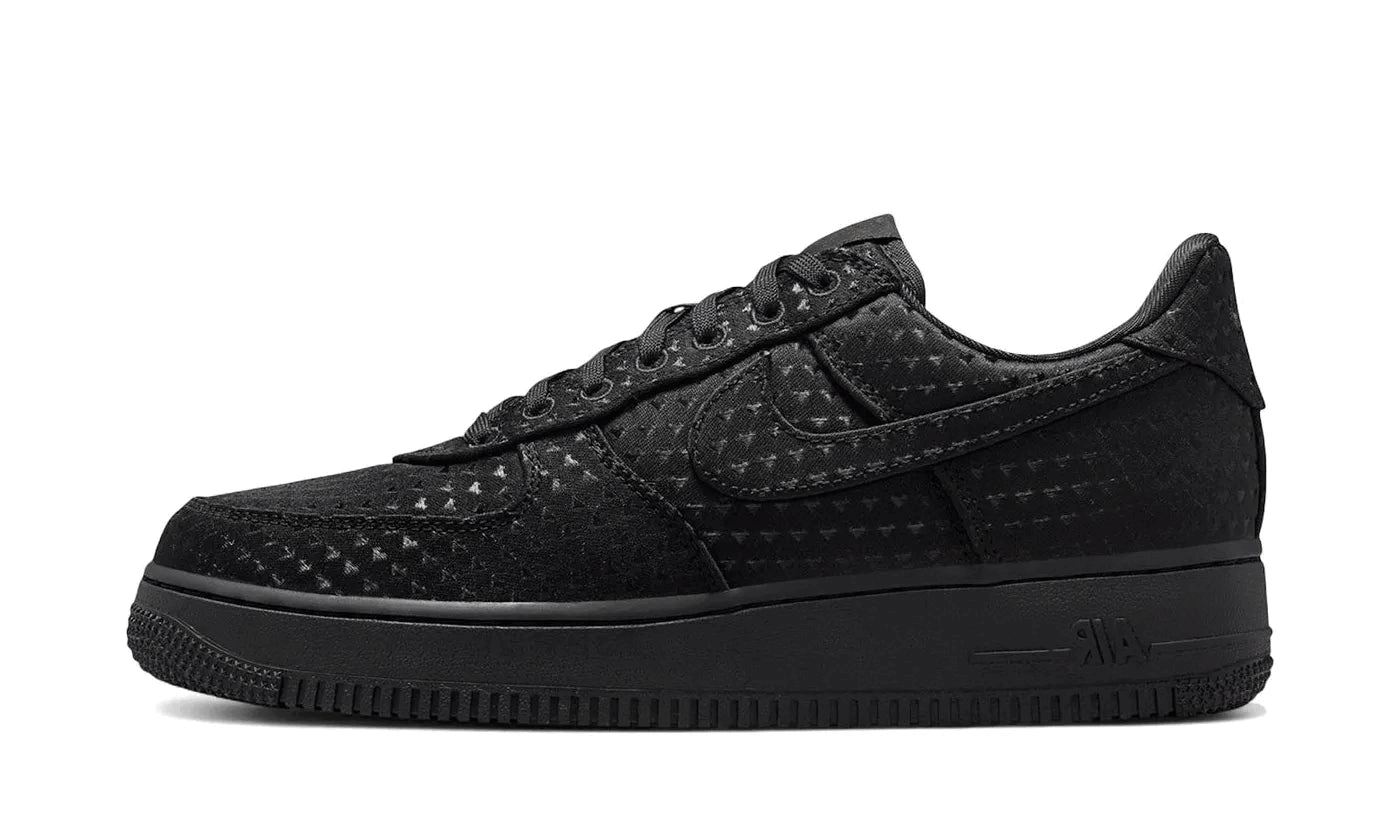 nike-air-force-1-low-valentines-day-triple-black-2026-643031 Nike Air Force 1 Low Valentine's Day Triple Black (2026) authentique