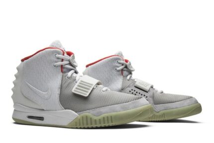 Nike Air Yeezy 2 Pure Platinum - vue 2