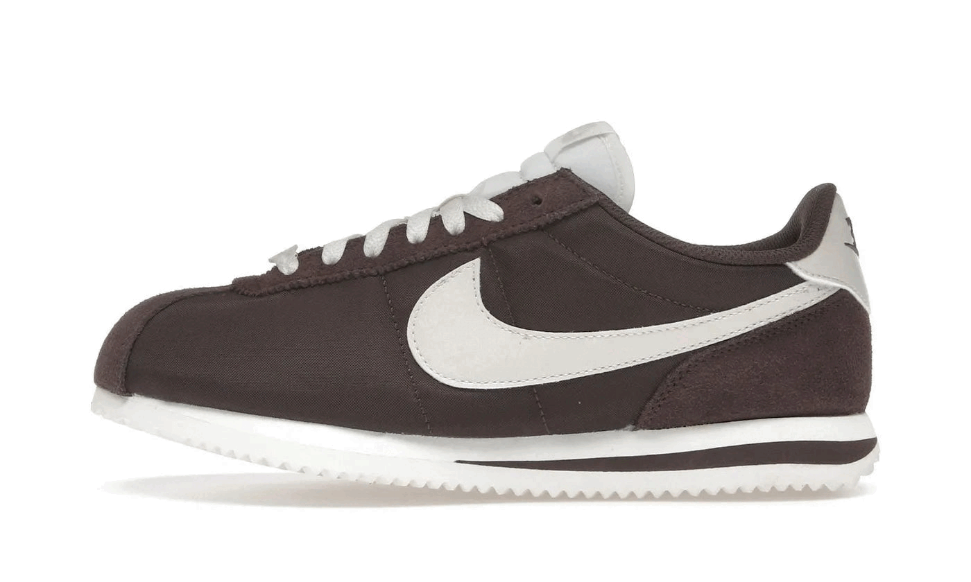 nike-cortez-textile-baroque-brown-sail-light-orewood-brown-974095 Nike Cortez Textile Baroque Brown Sail Light Orewood Brown authentique