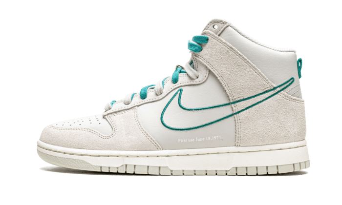 nike-dunk-high-first-use-light-bone-green-noise-882990 Nike Dunk High First Use Light Bone Green Noise authentique