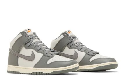 Nike Dunk High Vintage Light Bone Grey - vue 2