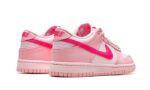 Nike Dunk Low Triple Pink (Barbie) - vue 3