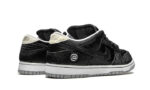 Nike SB Dunk Low BE@RBRICK Medicom Toy - vue 3