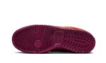 Nike SB Dunk Low Mystic Red - vue 3