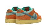 Nike SB Dunk Low Orange Emerald Rise - vue 3
