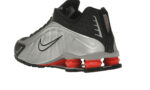Nike Shox R4 Black Metallic Silver (2025) - vue 3