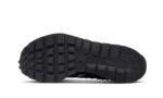 Nike Vaporwaffle Sacai Jean Paul Gaultier Black White - vue 3