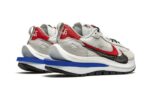 Nike Vaporwaffle Sacai Sport Fuchsia Game Royal - vue 3