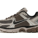 Nike Zoom Vomero 5 College Grey Cave Stone authentique