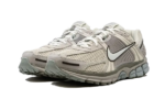 Nike Zoom Vomero 5 Light Orewood Brown Armory Blue - vue 2