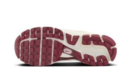 Nike Zoom Vomero 5 Valentine's Day (2024) - vue 2