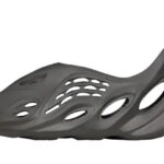Yeezy Foam RNNR Carbon authentique